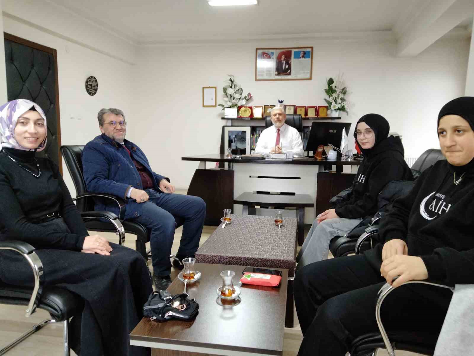 &Ouml;ğrencilerden Suriye ve Filistin&rsquo;e yardım eli
