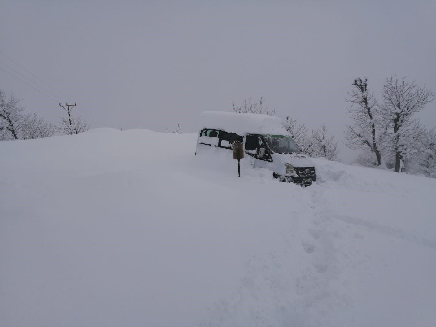 Batman’da kar yağışı köy yollarını ulaşıma kapattı