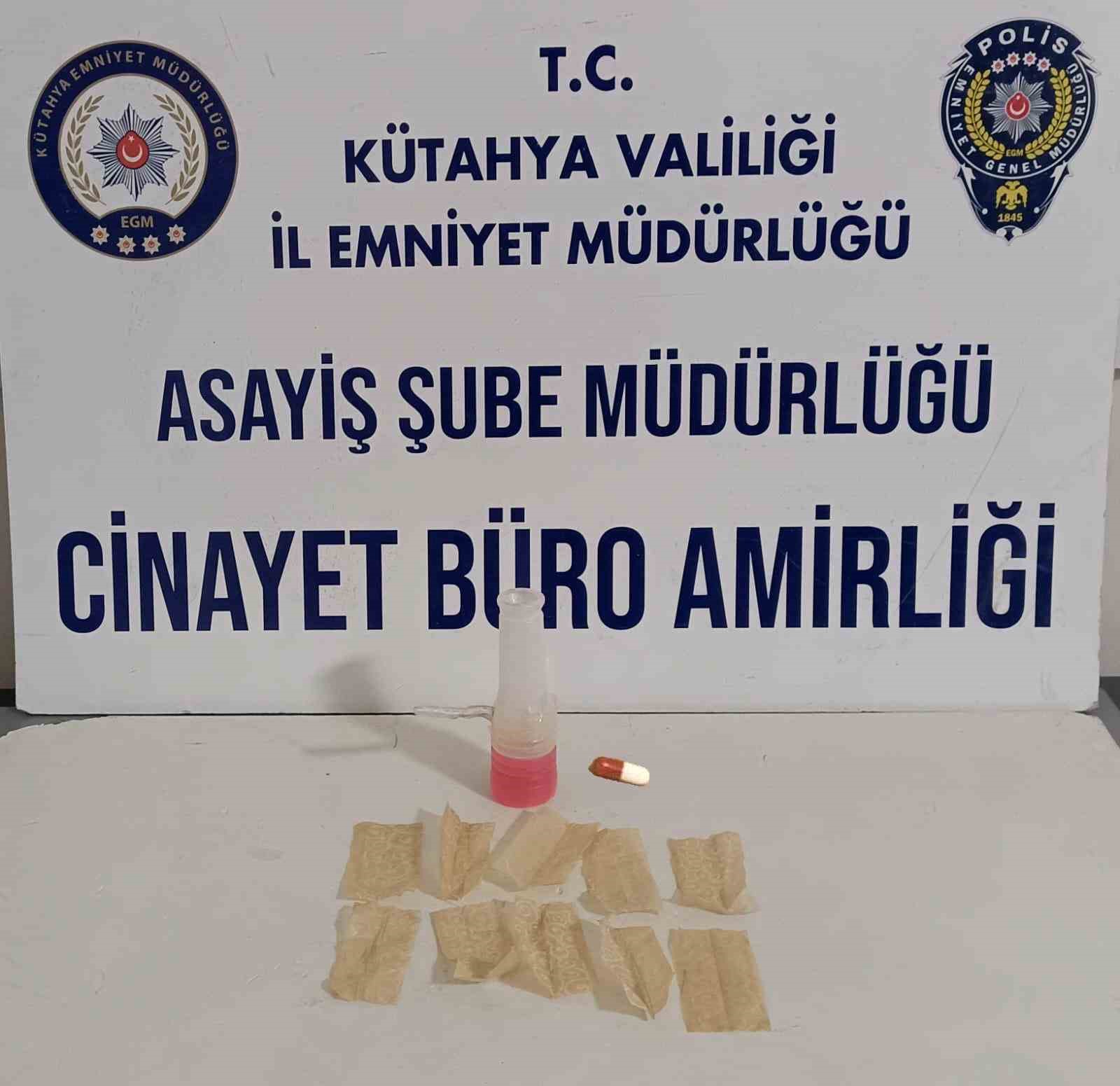 Kütahya’da park halindeki araçta uyuşturucu ele geçirildi