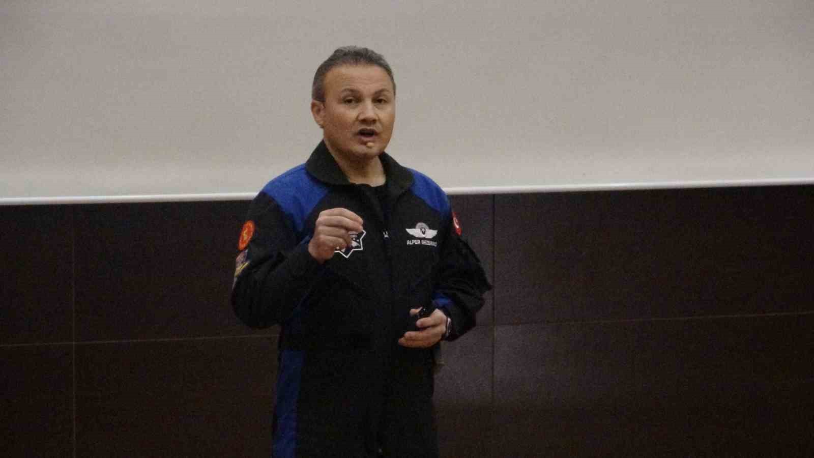 Türkiye’nin ilk astronotu Alper Gezeravcı: "Türkiye Cumhuriyeti ilk insanlı uzay misyonunu bir Türk’ün gidip orada 22 gün macera yaşaması için gerçekleştirmedi"