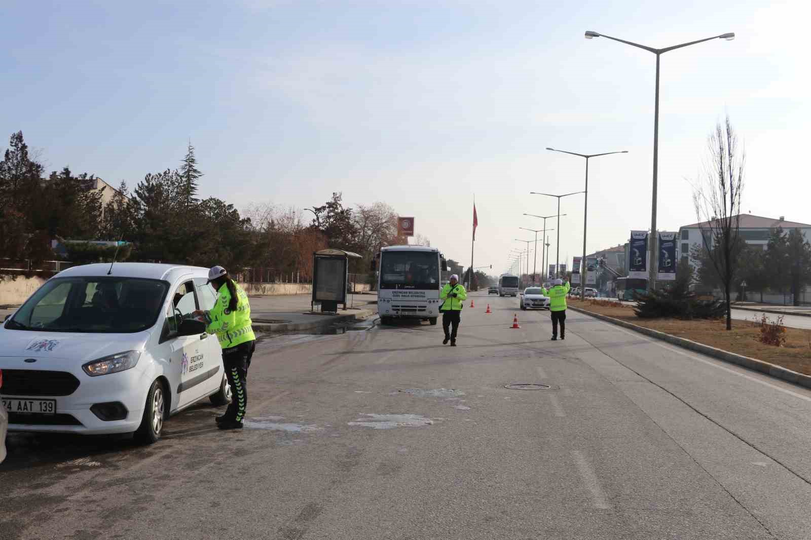 Erzincan’da “Yaşama yol ver” dediler
