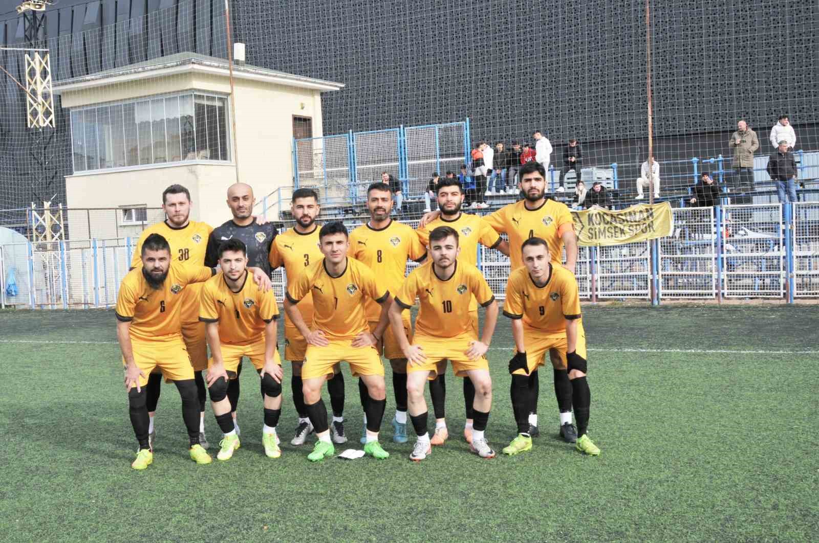 Olaylı maçta 6 gol atıldı, 5 kırmızı kart çıktı
