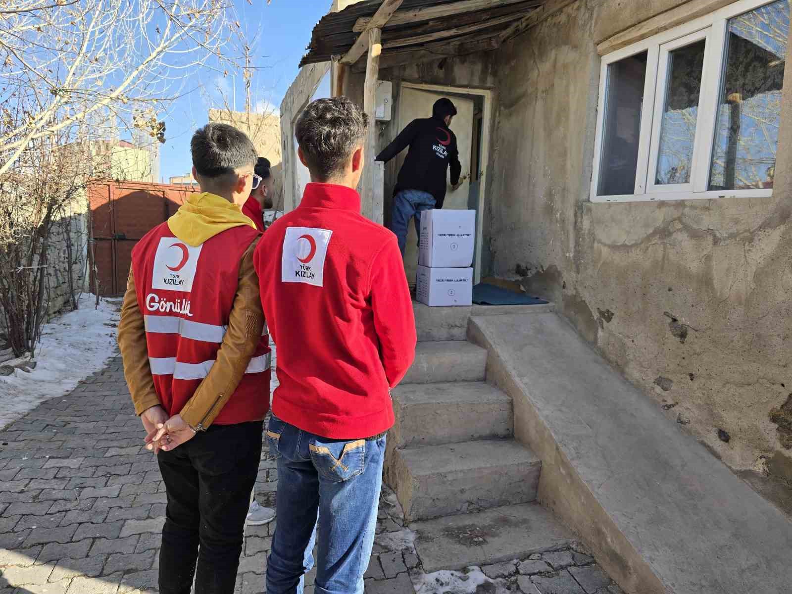 Diyadin Türk Kızılay’dan gıda yardımı