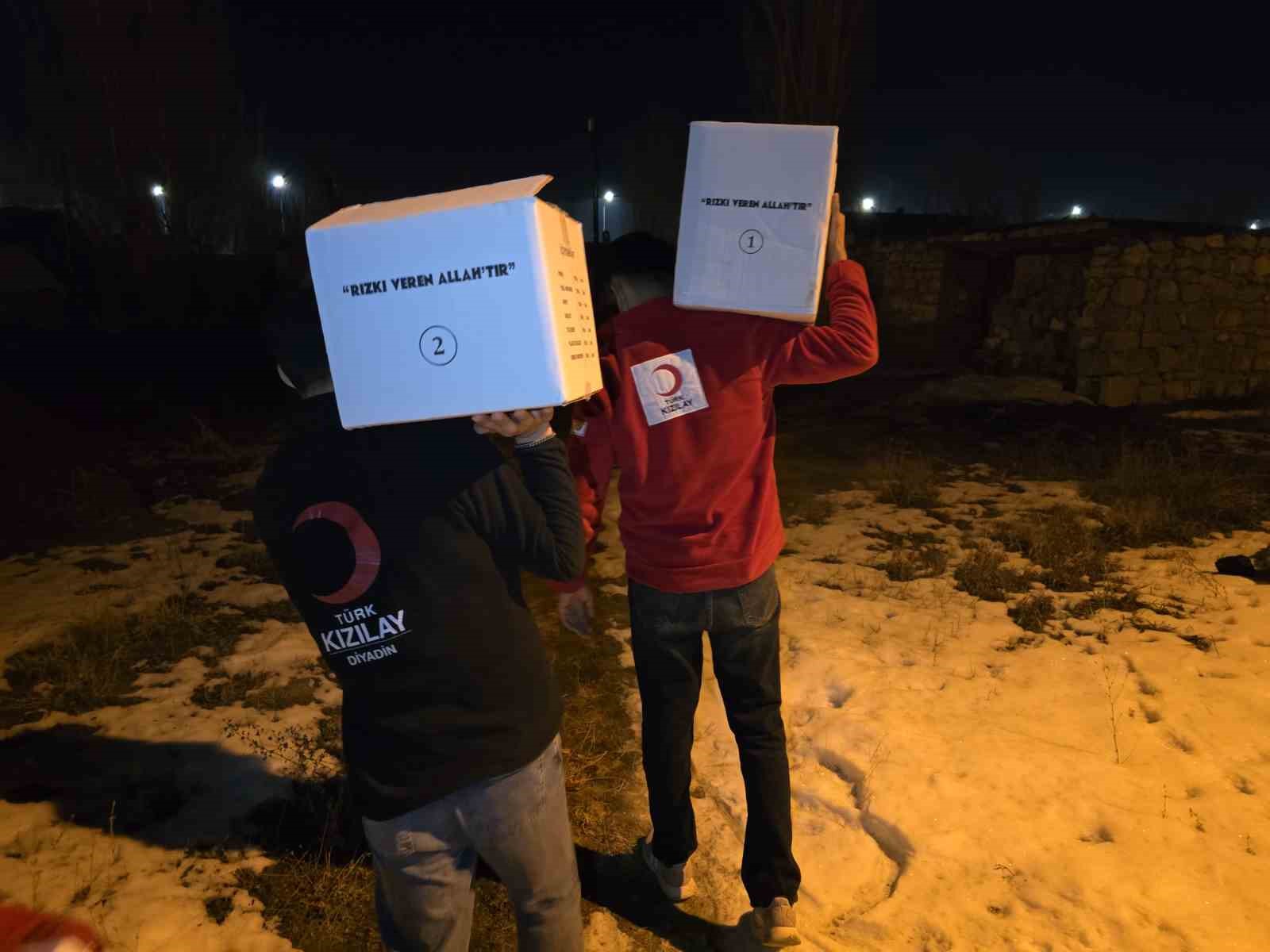 Diyadin T&uuml;rk Kızılay&rsquo;dan gıda yardımı
