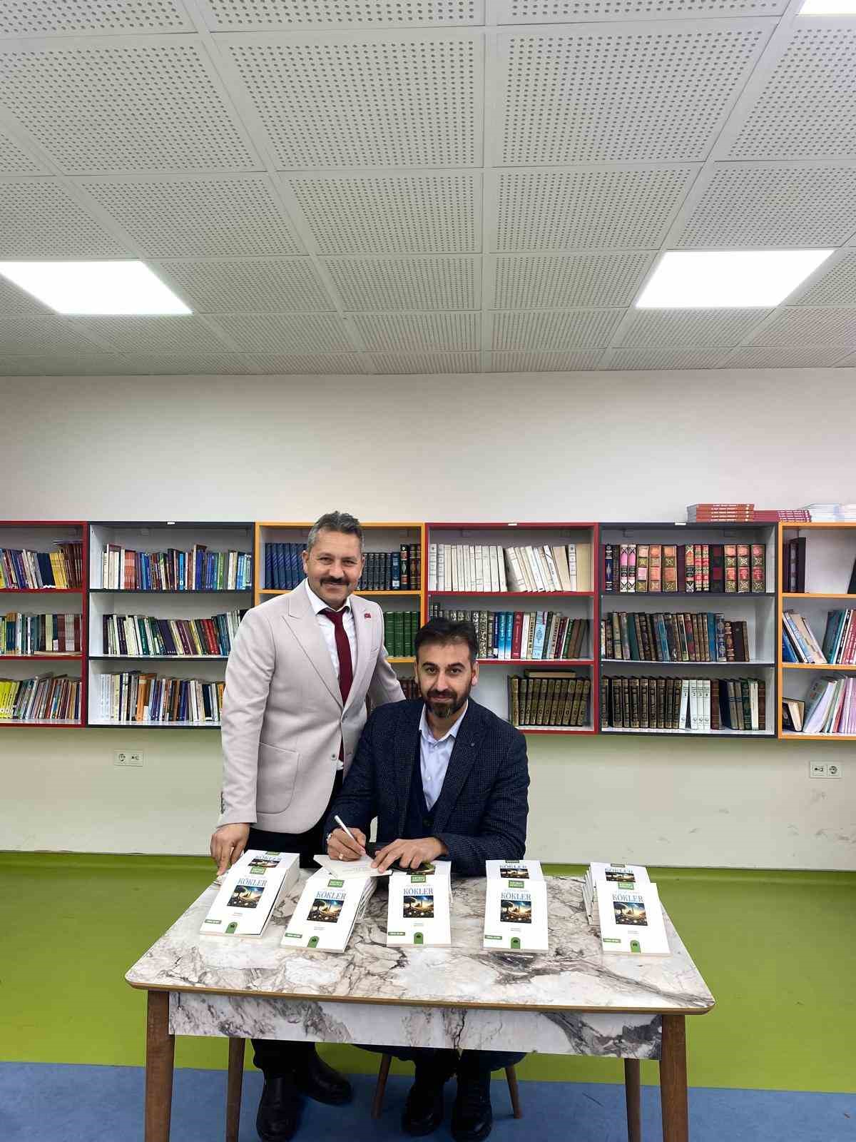 20 &ouml;ğretmen bir araya geldi, kitap yazdı
