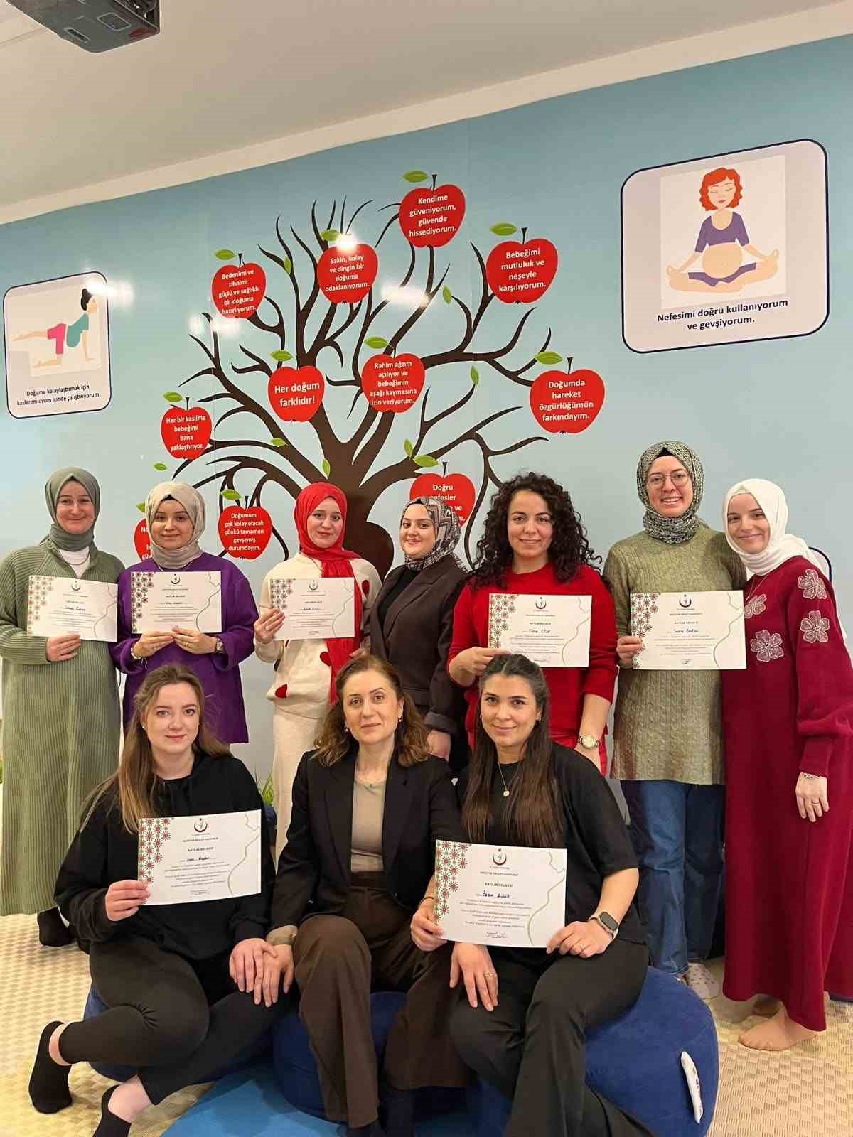 Boz&uuml;y&uuml;k Devlet Hastanesi Gebe Okulu yılın son mezunlarını verdi
