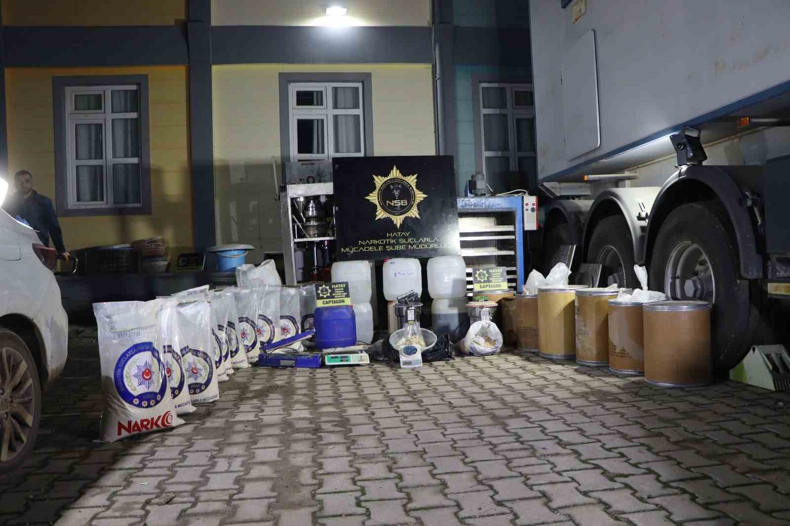 Yılbaşı öncesi 7 adrese eş zamanlı operasyon: Ahırı uyuşturucu üretim merkezi yapmışlar