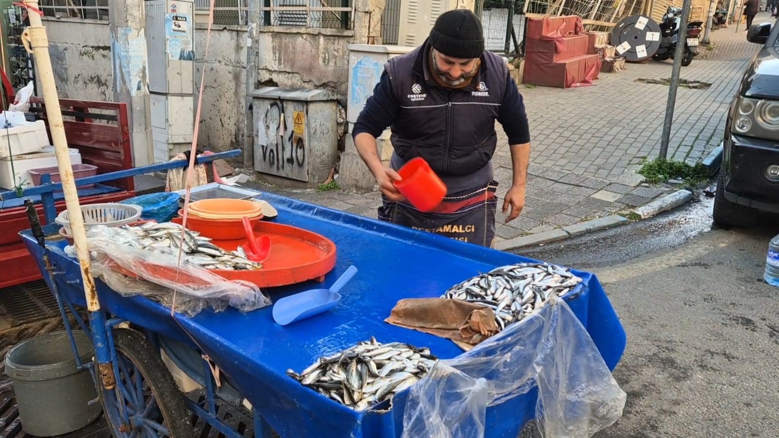 Balıkçıdan yılbaşı mesajı: “Hindi değil balıkla kutlayın”
