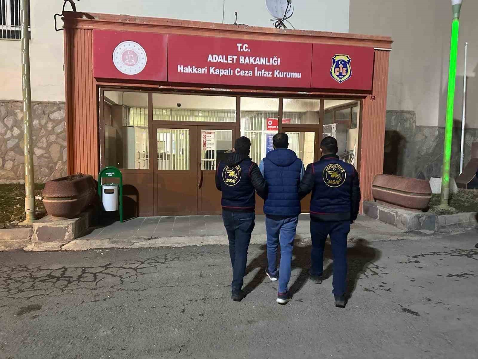 Hakkari’de çeşitli suçlardan aranan bin 445 kişi yakalandı