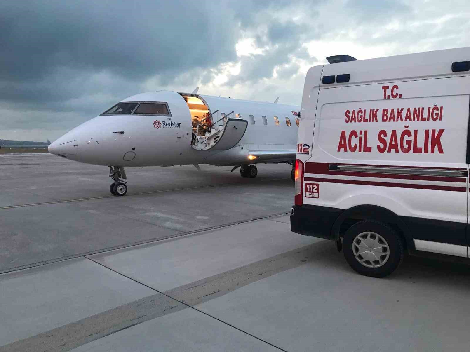 Van’da bir bebek ve 10 yaşındaki çocuk ambulans uçakla İstanbul’a sevk edildi