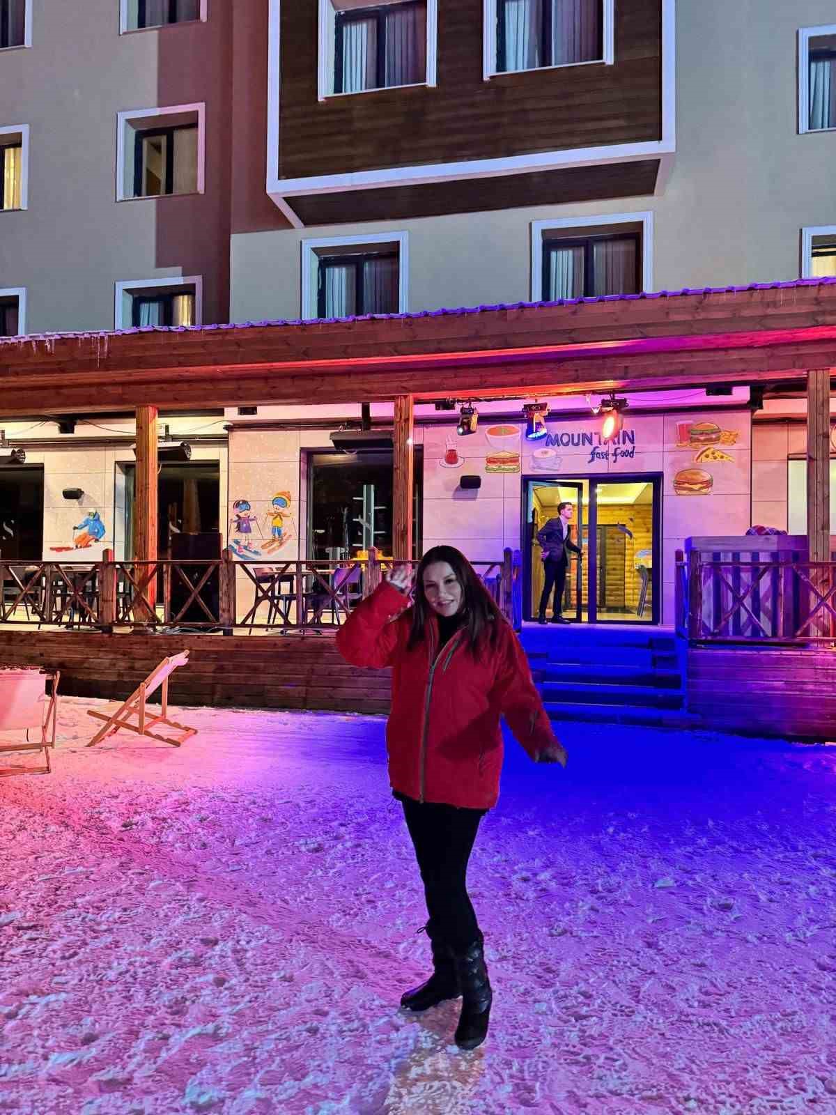 &Uuml;nl&uuml; sanat&ccedil;ı Deniz Seki yılbaşı gecesi Sarıkamış&rsquo;ta sahne alacak
