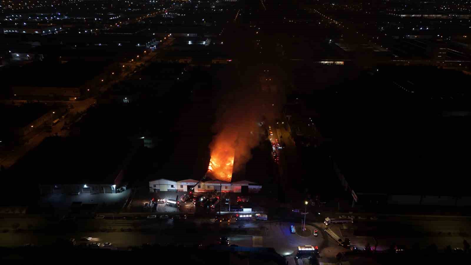 Kayseri’de fabrika yangını: Ekipler müdahale ediyor
