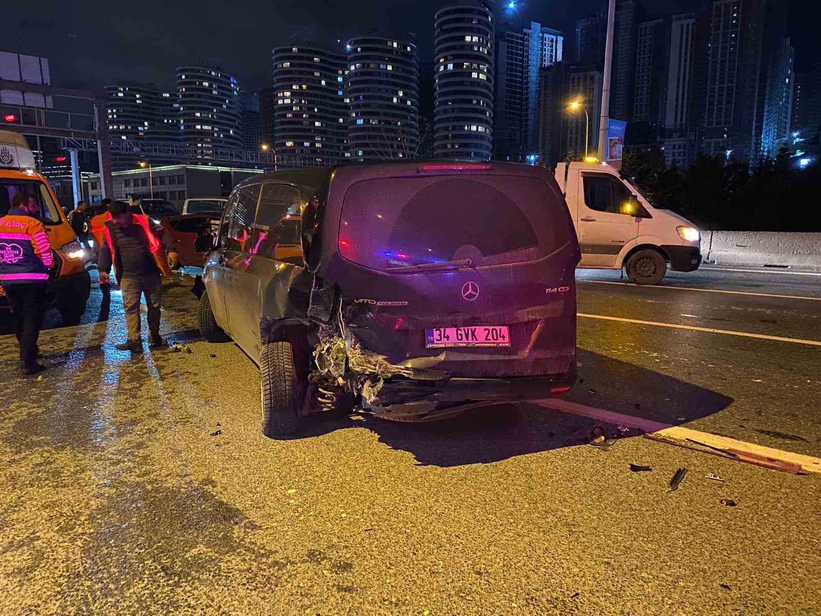 Üsküdar’da 3 araçlı zincirleme kaza: 5 yaralı
