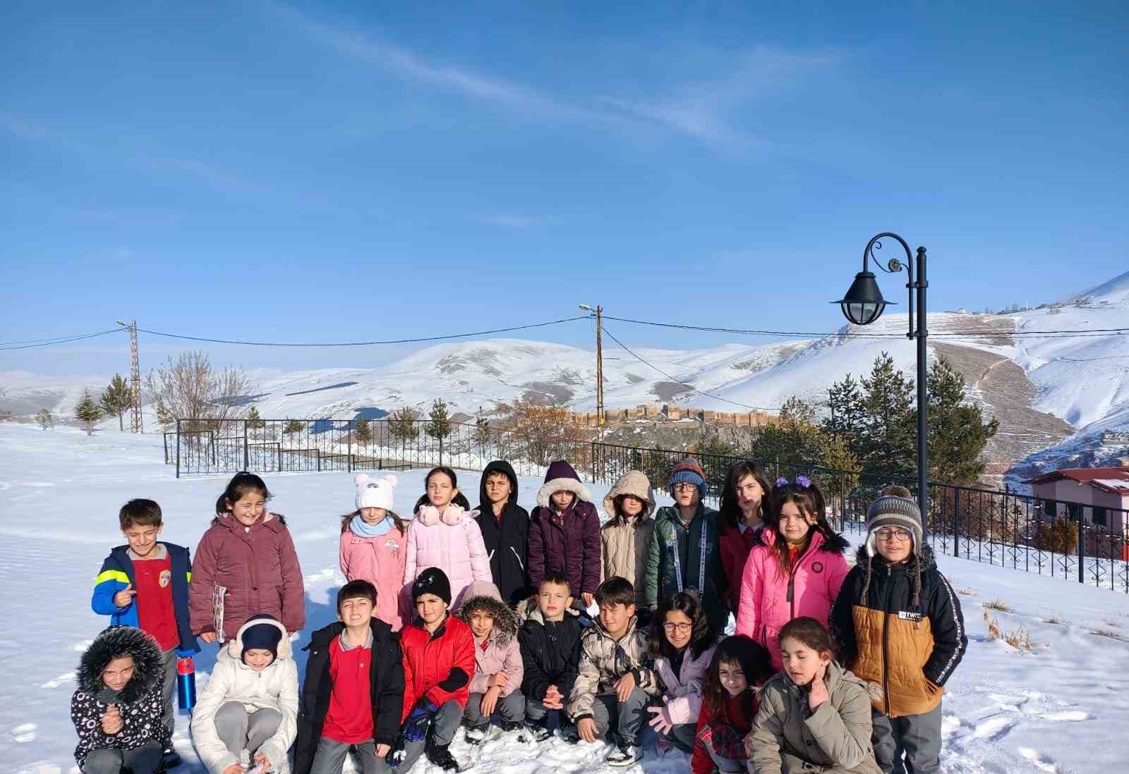 Öğrenciler Bayburtlu şehit Nevzat Kaya’yı dualarla andılar
