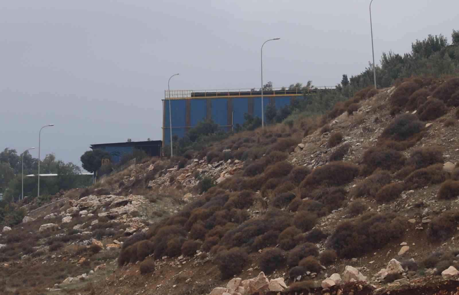Boru fabrikasından alevler yükseldi
