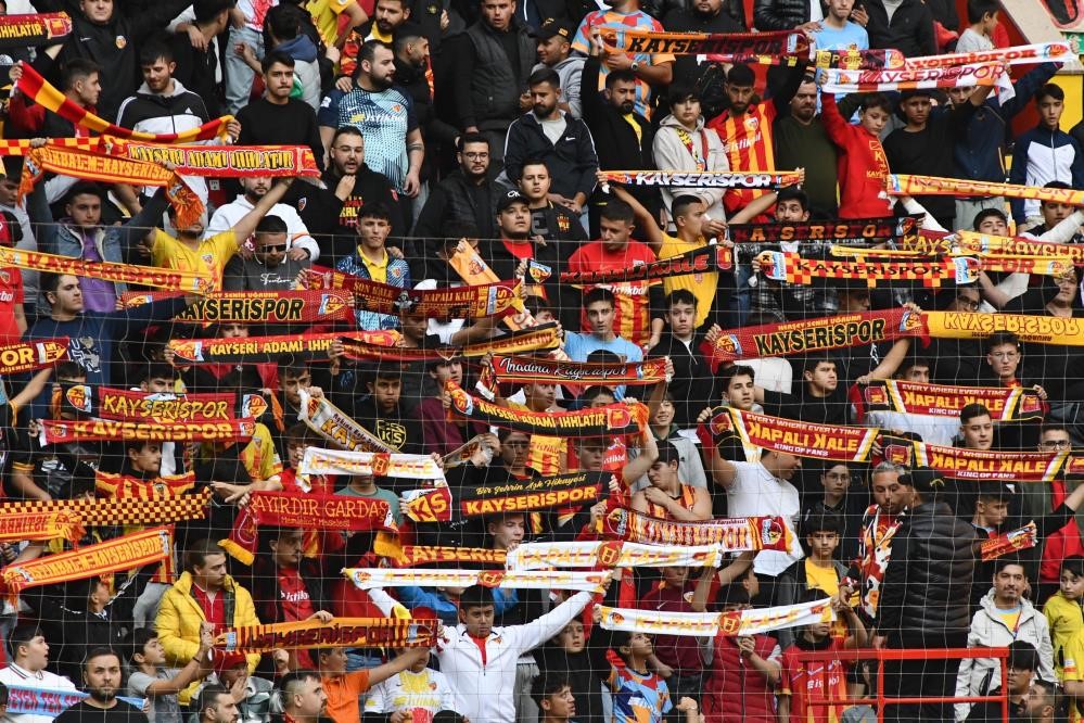 Kayserispor 71 bin taraftara oynadı