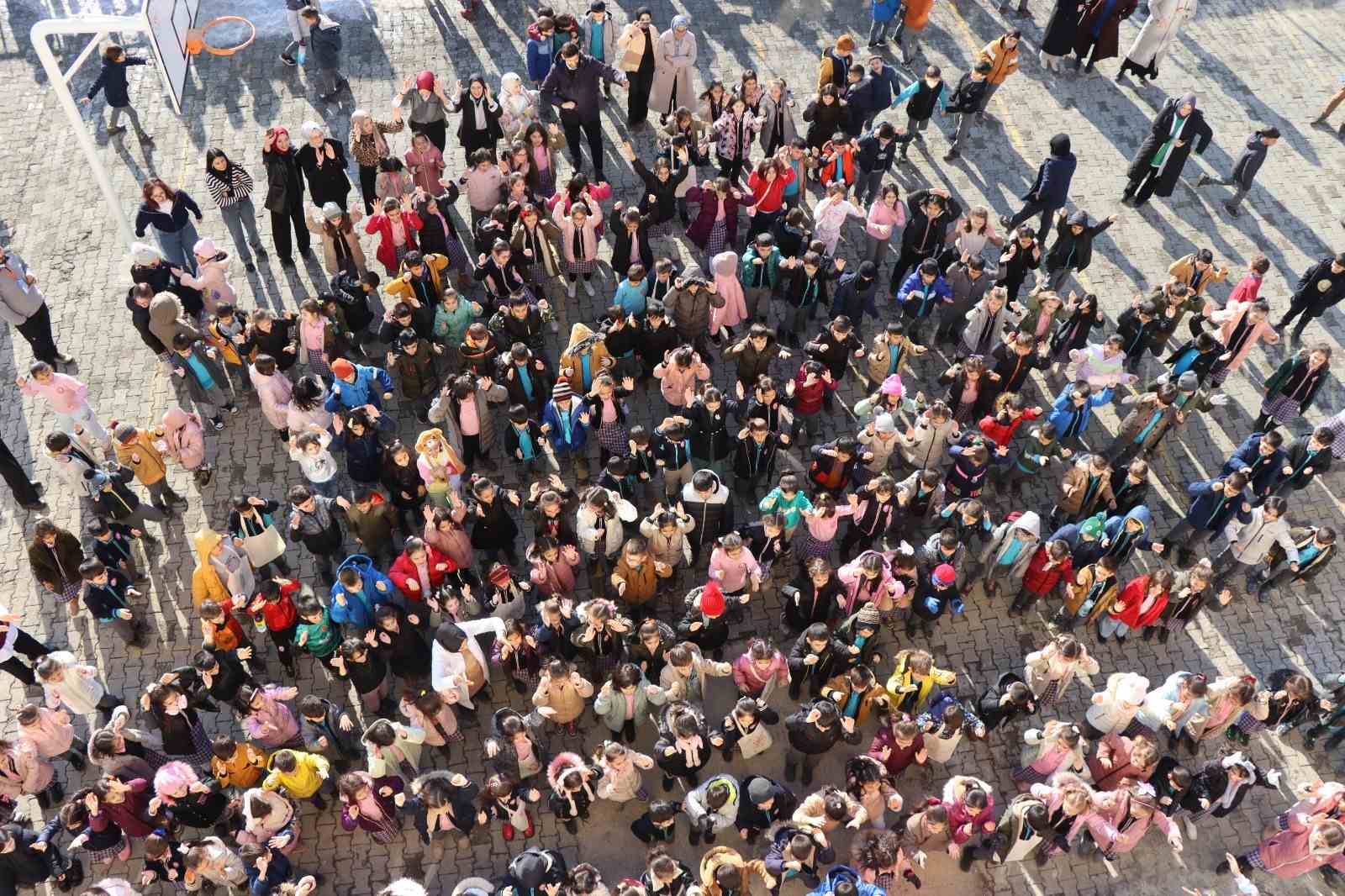 "Farkında Ol, Fark Ettir: Sosyal Çürümeye Engel Ol" projesi Oltu’da hayat buldu