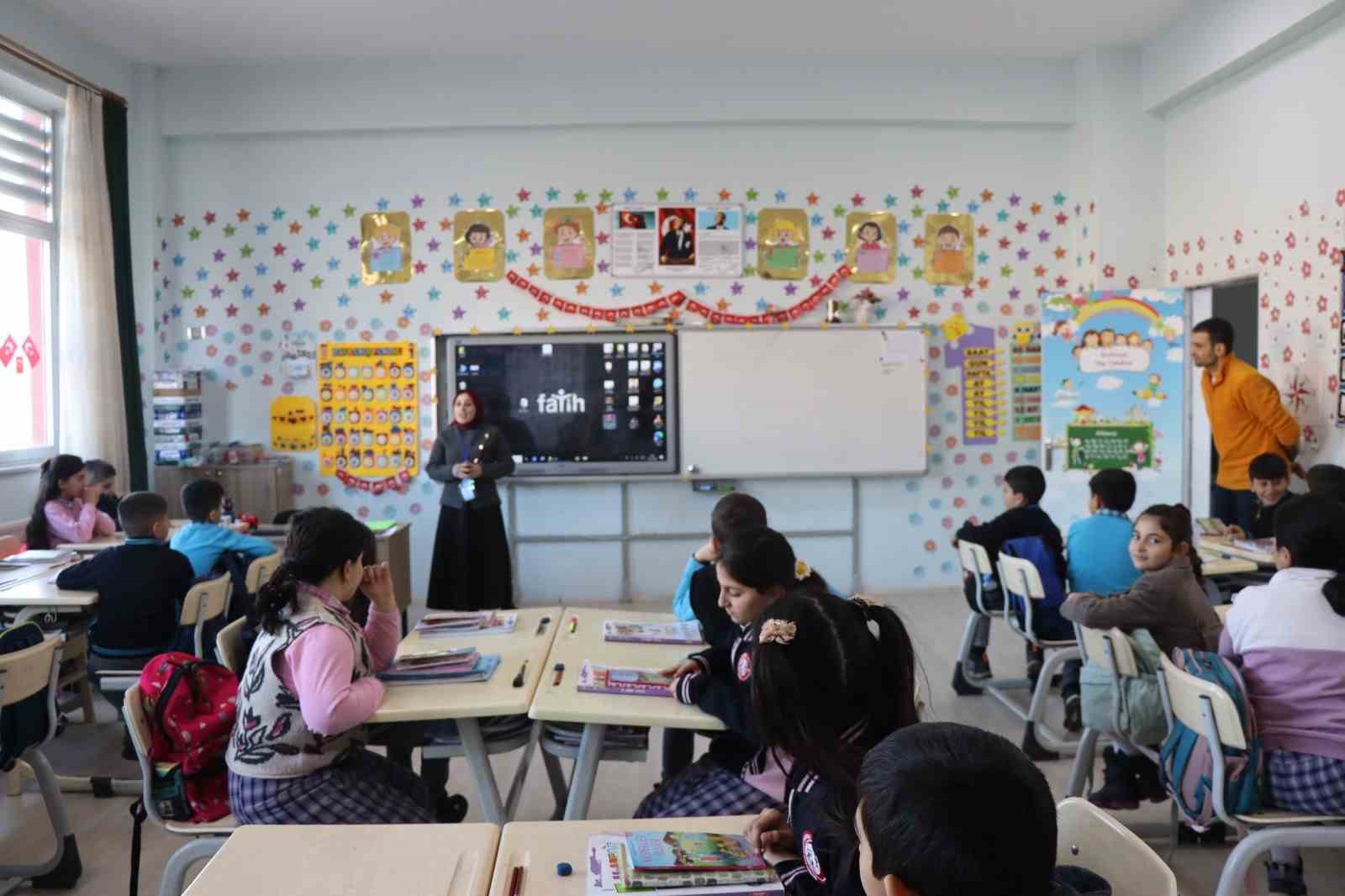 "Farkında Ol, Fark Ettir: Sosyal &Ccedil;&uuml;r&uuml;meye Engel Ol" projesi Oltu&rsquo;da hayat buldu
