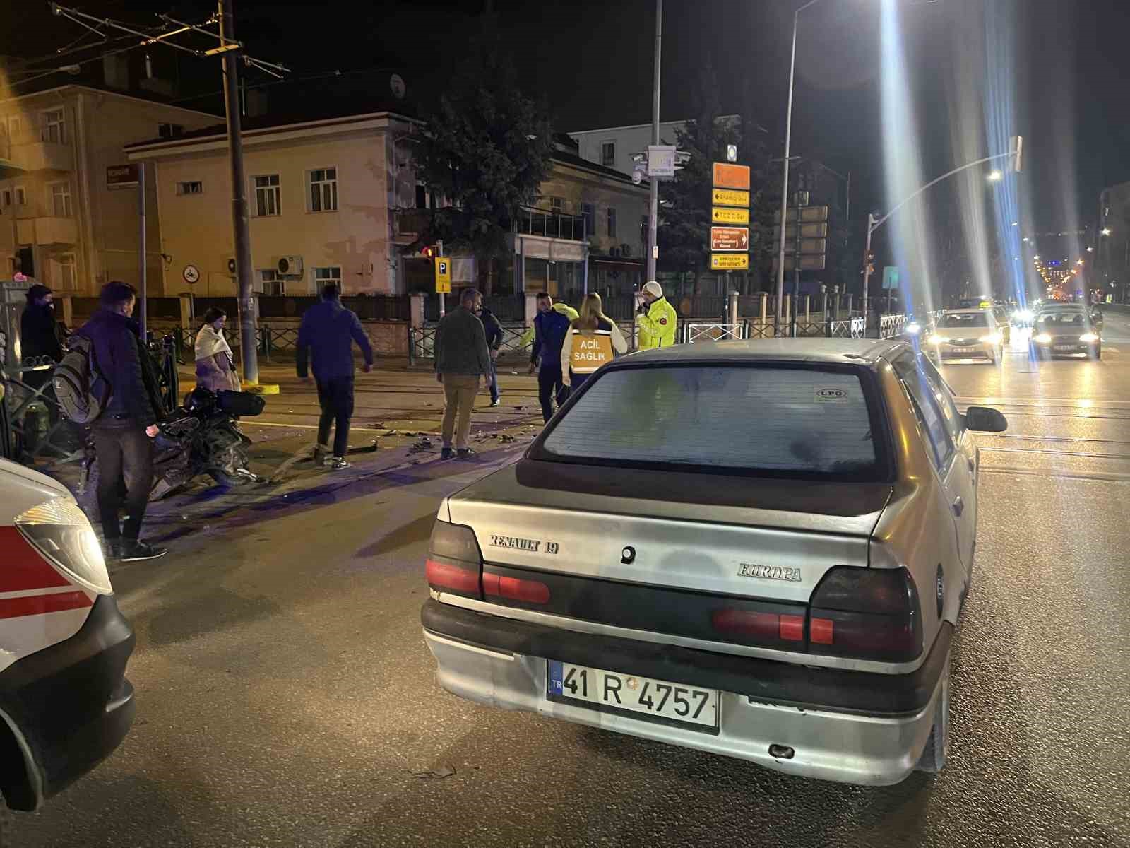 Hatalı d&ouml;n&uuml;ş yapan otomobille elektrikli bisiklet &ccedil;arpıştı
