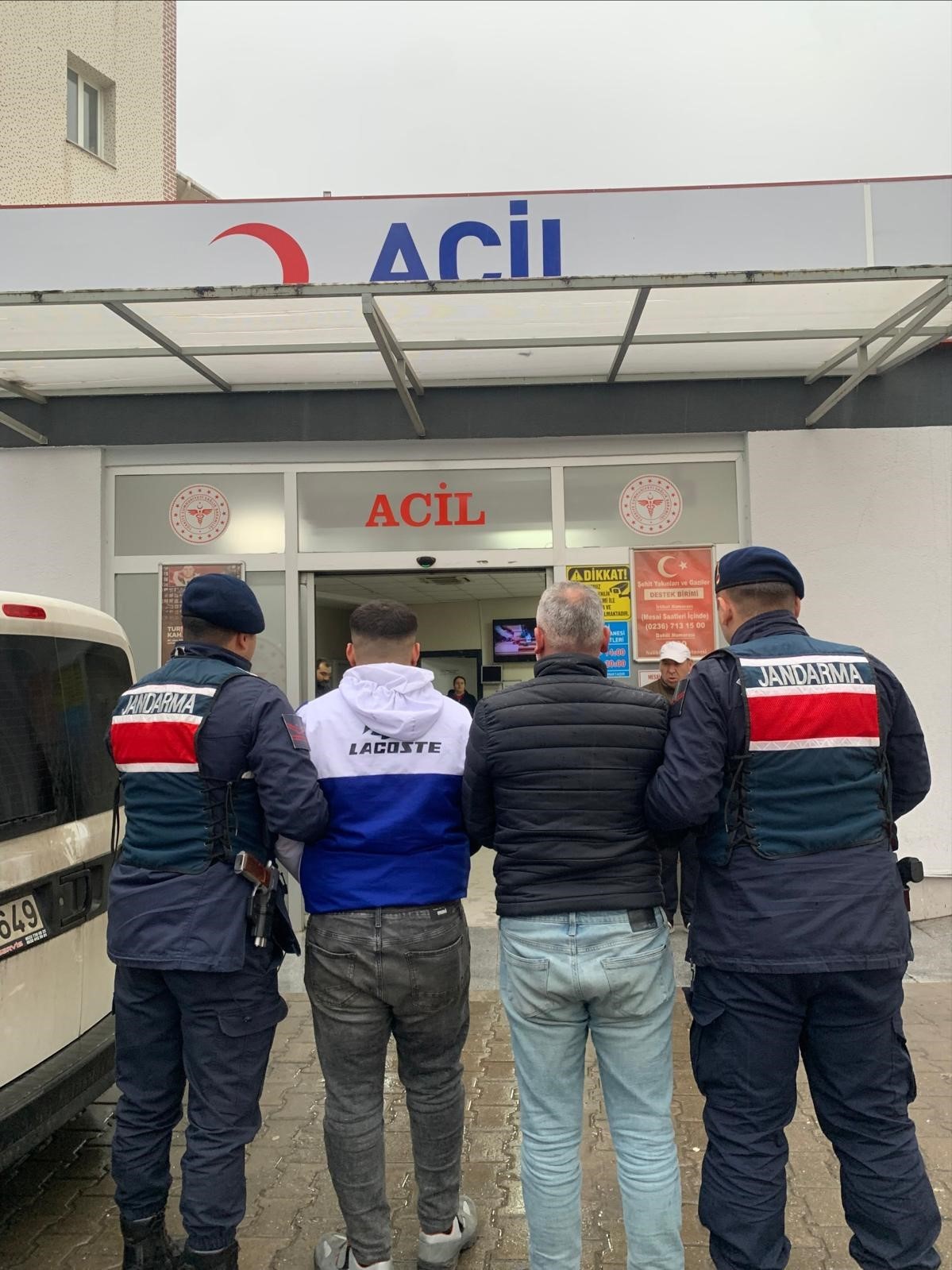 Manisa&rsquo;da 2 ş&uuml;pheliden, 54 sentetik hap &ccedil;ıktı
