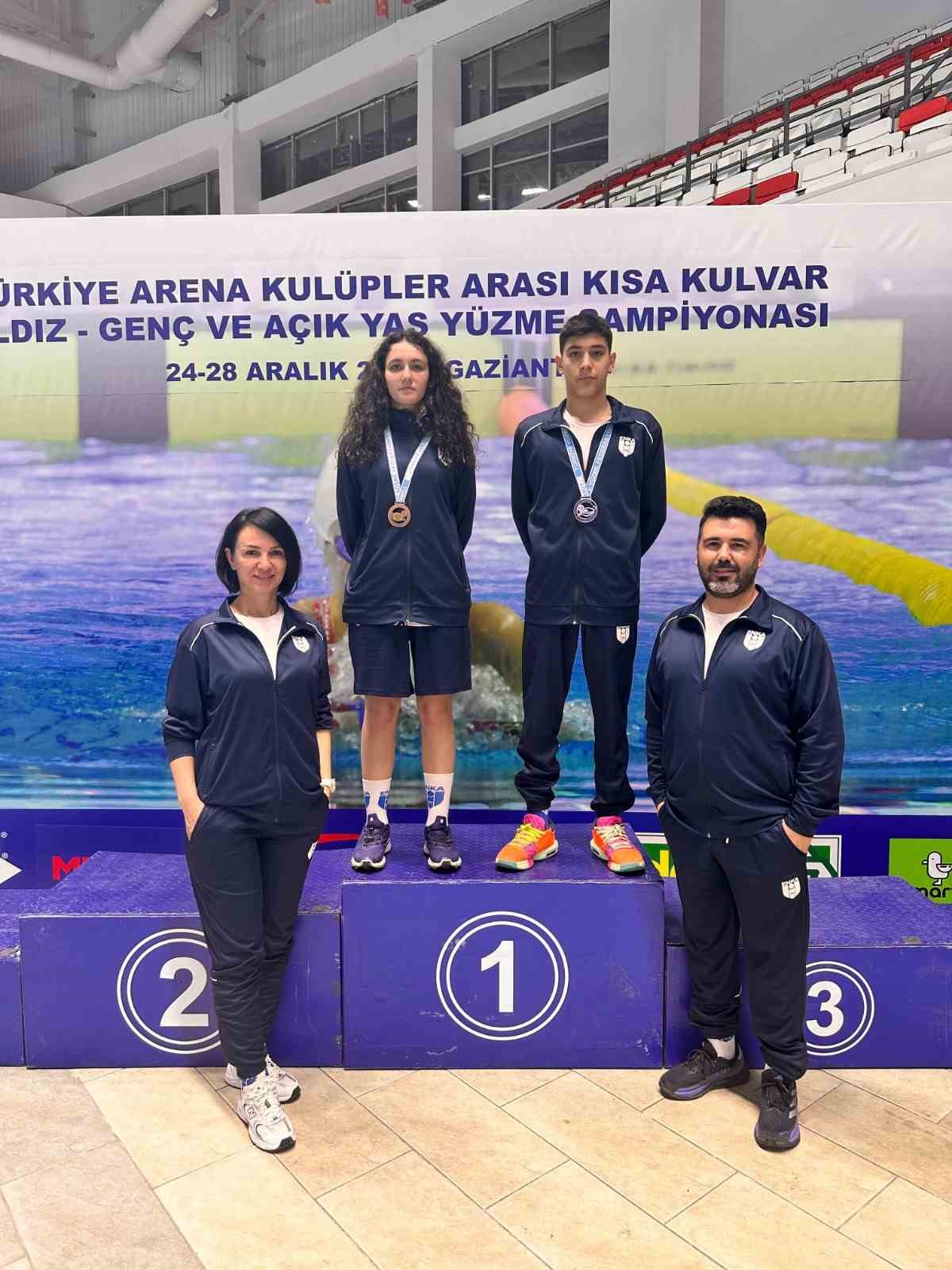 Denizlili yüzmeciler yılın son şampiyonasından gururla döndü