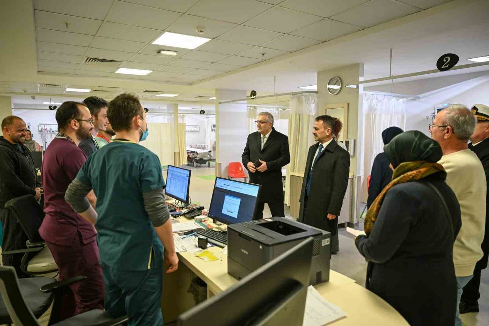 Kocaeli Valisi İlhami Aktaş, patlamada yaralananları hastanede ziyaret etti