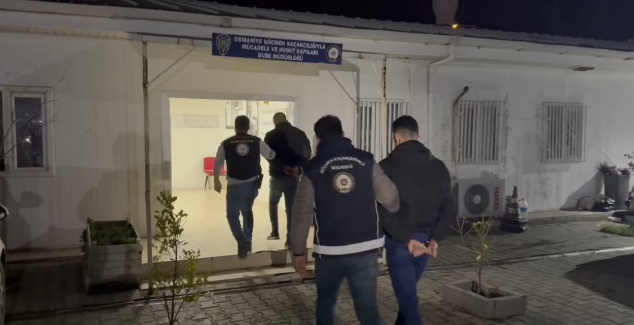 Osmaniye’de durdurulan cipin bagajında kaçak göçmen yakalandı
