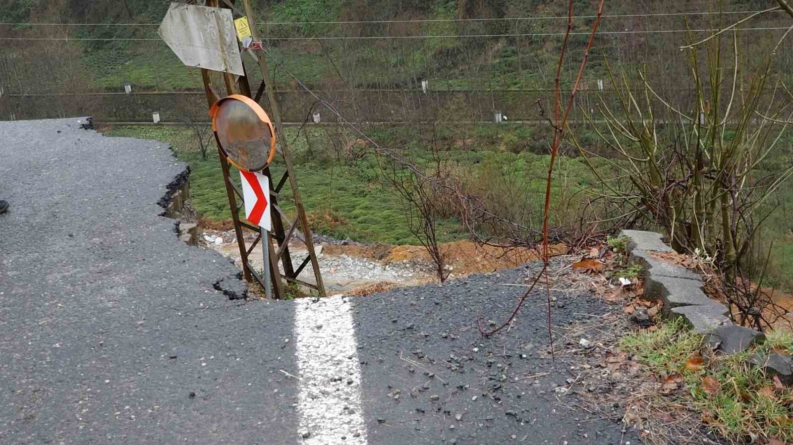 Rize&rsquo;de yol &ccedil;&ouml;kt&uuml;, 4 k&ouml;ye ulaşım kapandı
