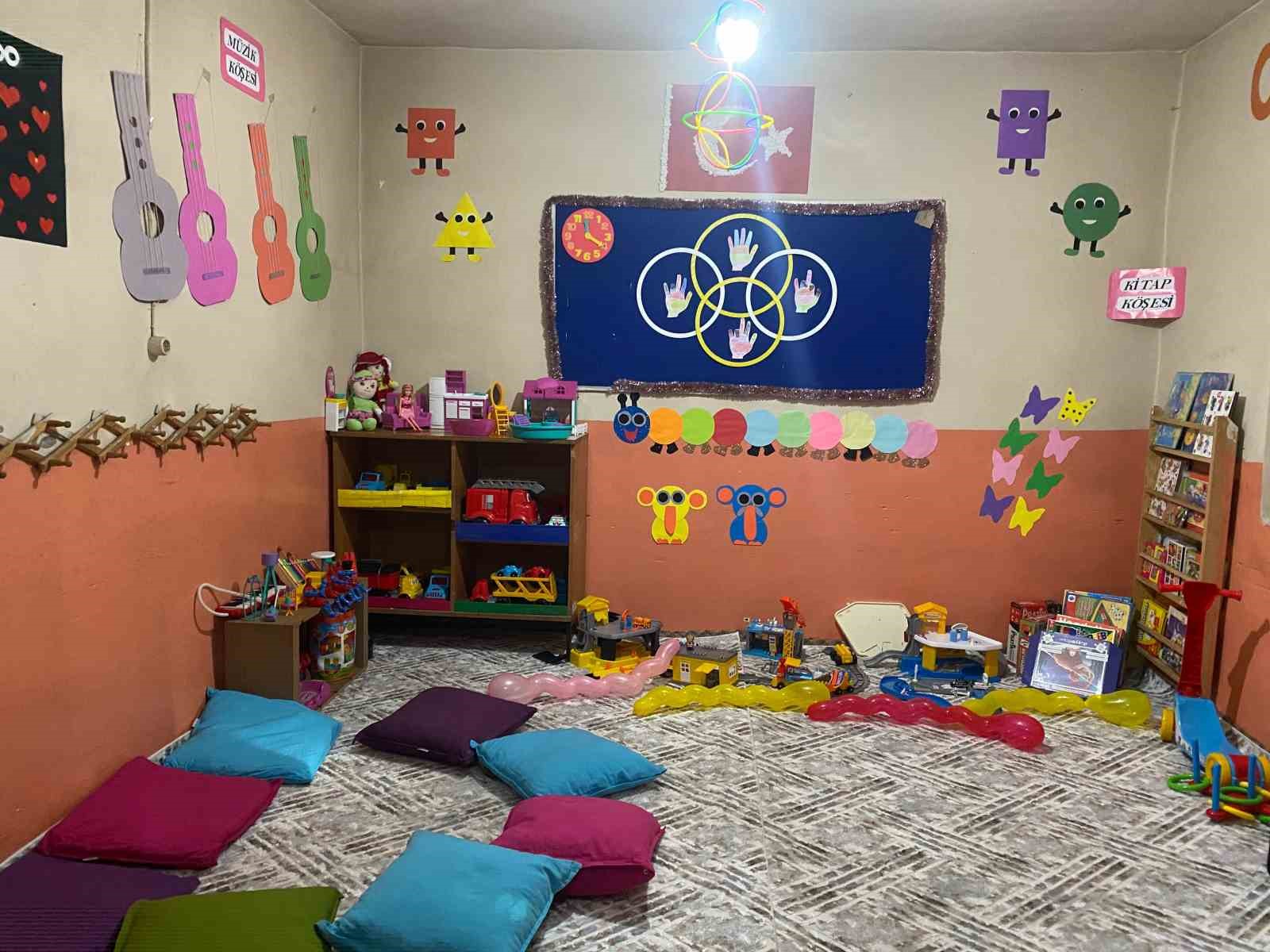 Minik &ouml;ğrenciler yeni sınıfına kavuştu
