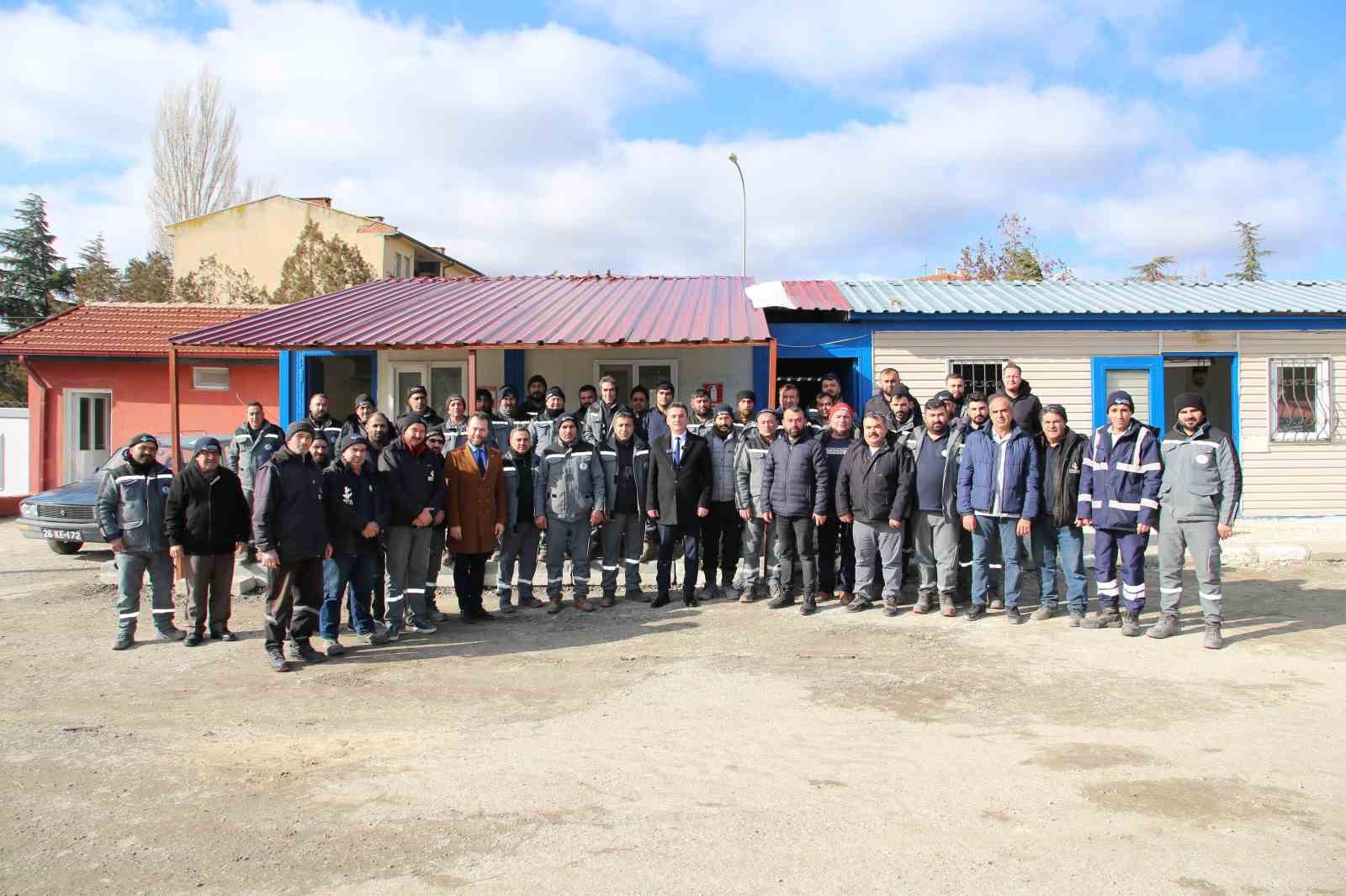 Başkan D&ouml;kmeci&rsquo;den personele 2 bin lira ikramiye jesti
