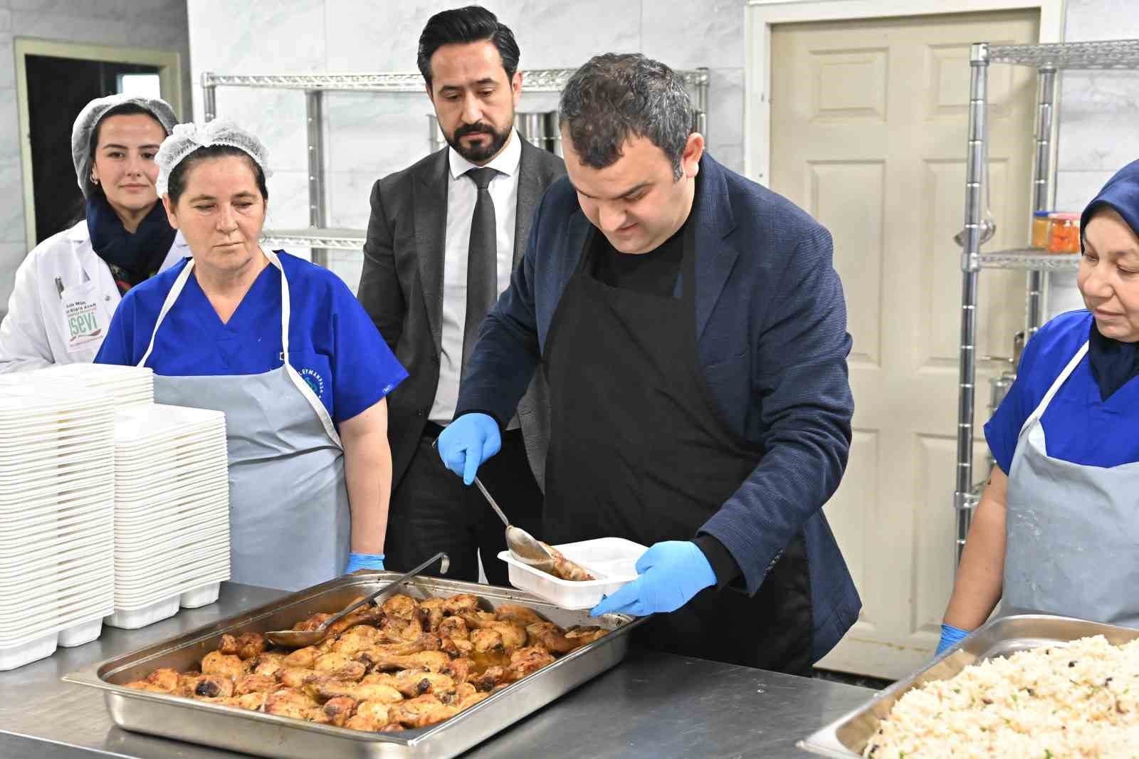 İ&ccedil;leri ısıtan haber: Yılbaşında ihtiya&ccedil; sahiplerine &ouml;zel men&uuml;
