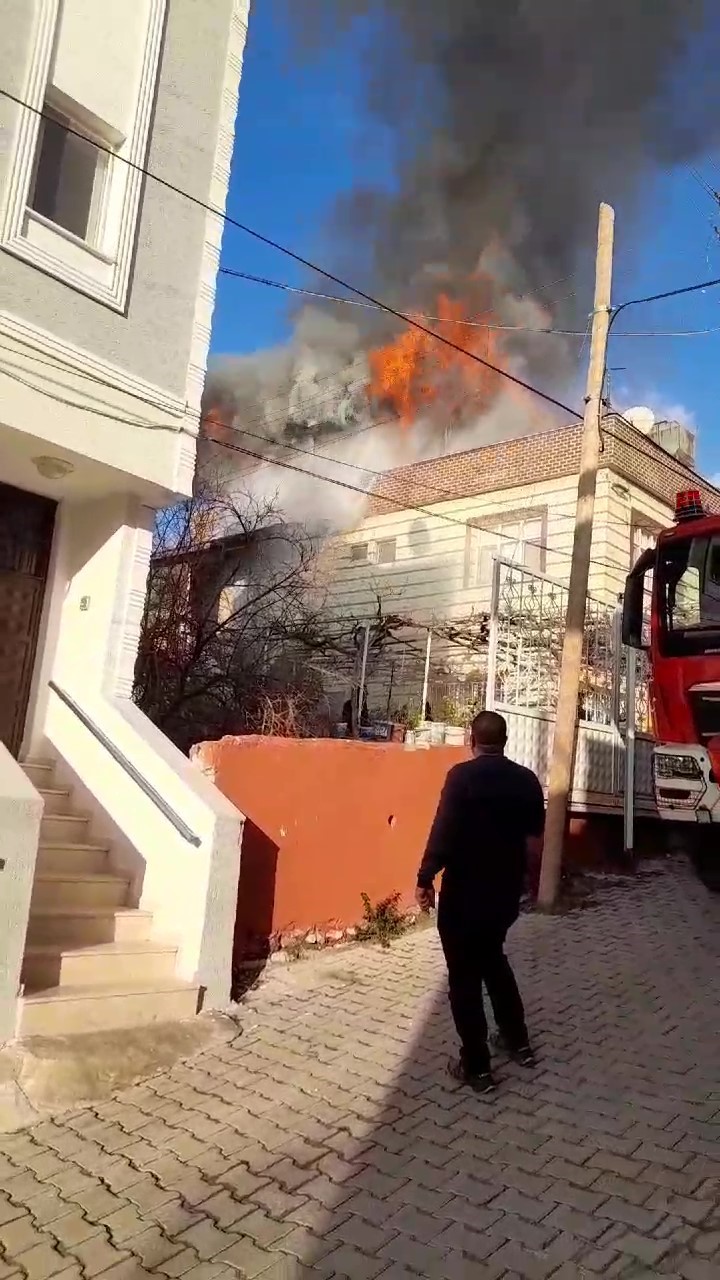 M&uuml;stakil ev alev alev yandı
