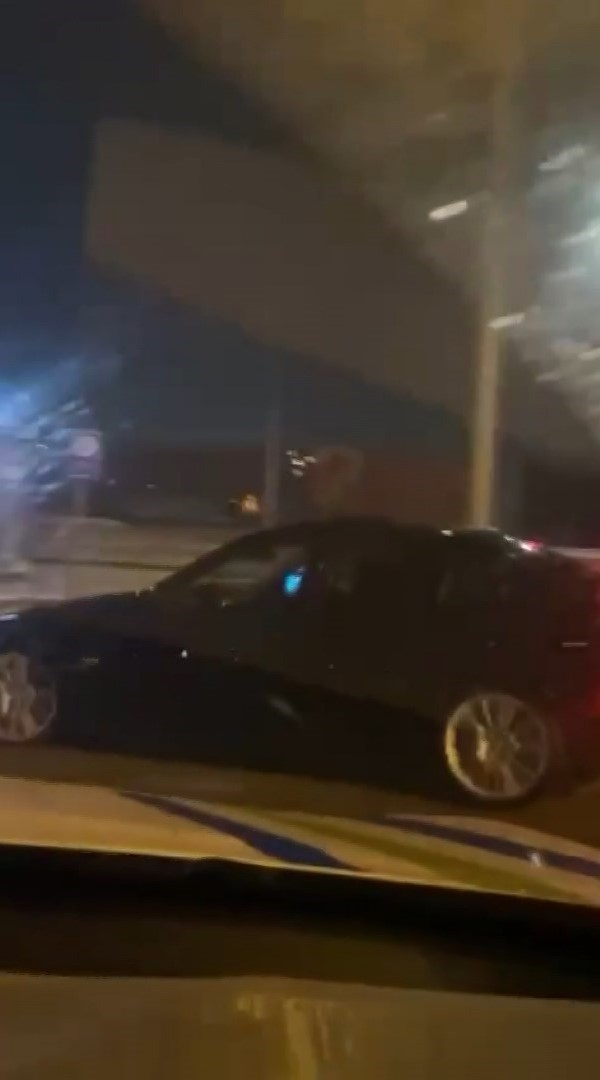 Drift atarken polise yakalandılar: İki sürücüye 64 bin TL para cezası