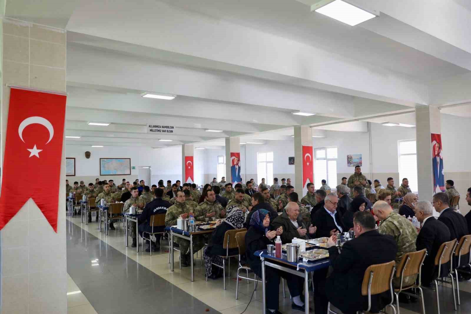 Babaeski&rsquo;de şehit aileleri ve gaziler i&ccedil;in yemek programı d&uuml;zenlendi
