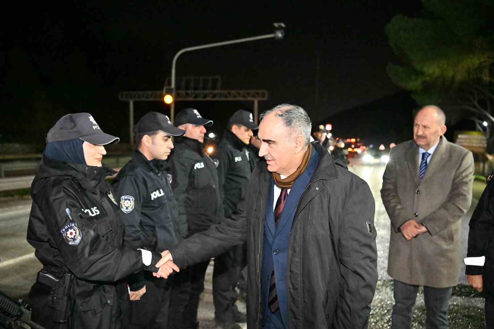 Vali &Ouml;zkan yılbaşı tedbirlerini yerinde takip etti
