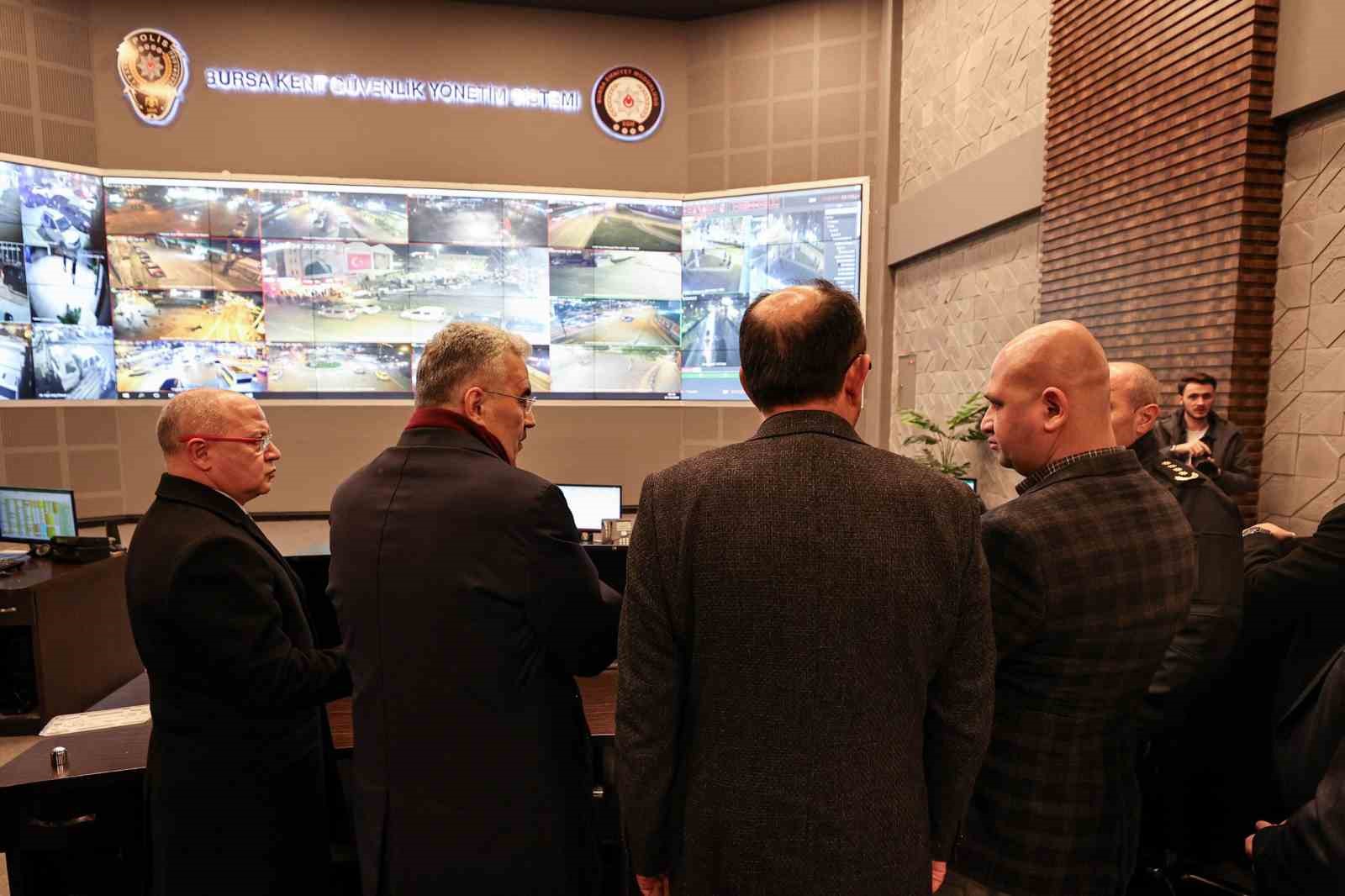 Vali Ayyıldız&rsquo;dan g&uuml;venlik g&uuml;&ccedil;lerine ziyaret
