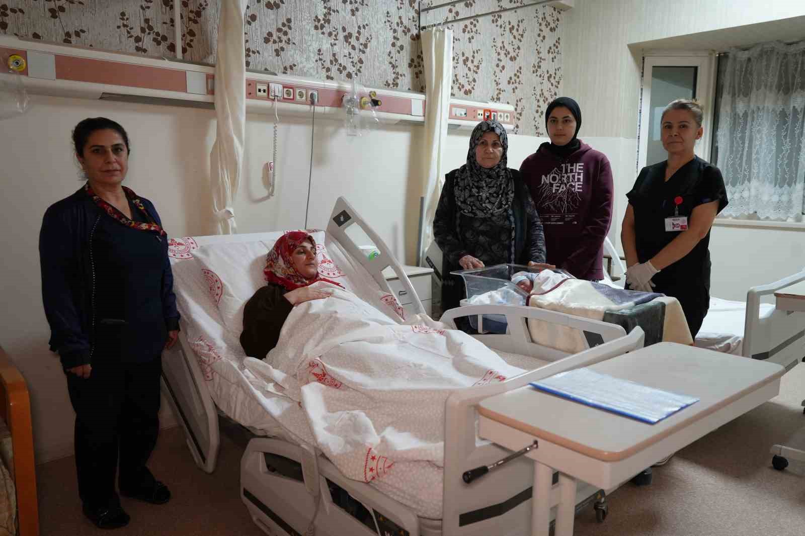 Kırıkkale&rsquo;de yılın son bebekleri d&uuml;nyaya geldi
