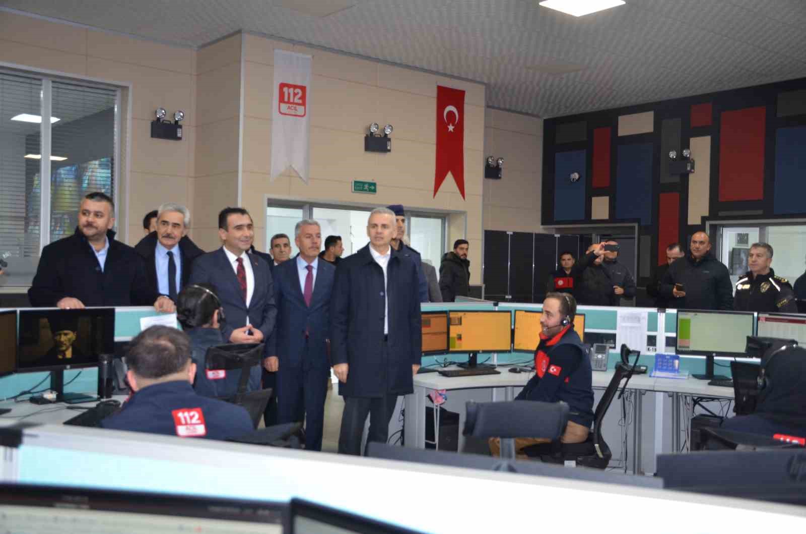 Karaman Valisi &Ccedil;i&ccedil;ekli, yeni yıla kurumları ziyaret ederek girdi
