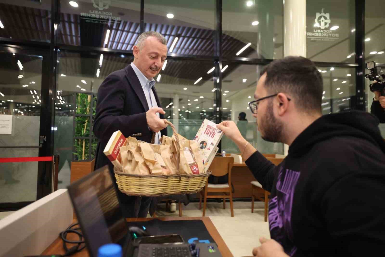 Öğrenciler yeni yıla kütüphanede girdi