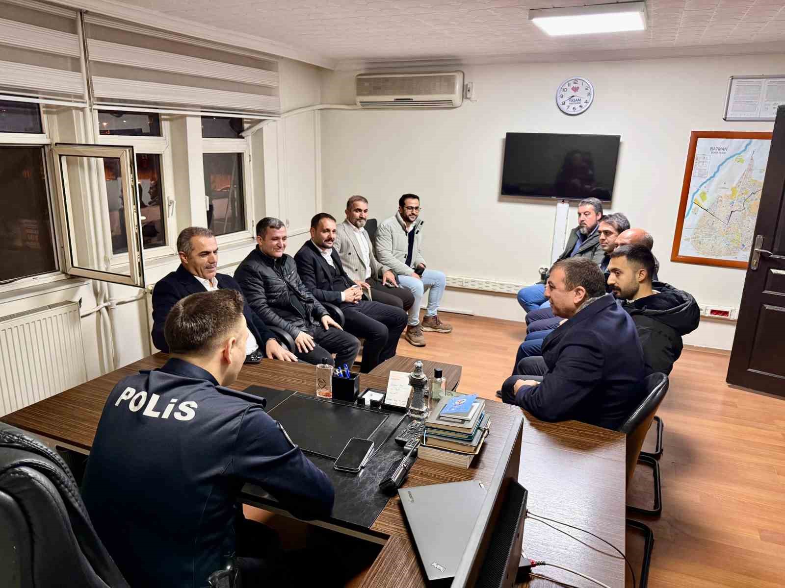 Batman AK Parti’den polis merkezlerine ziyaret
