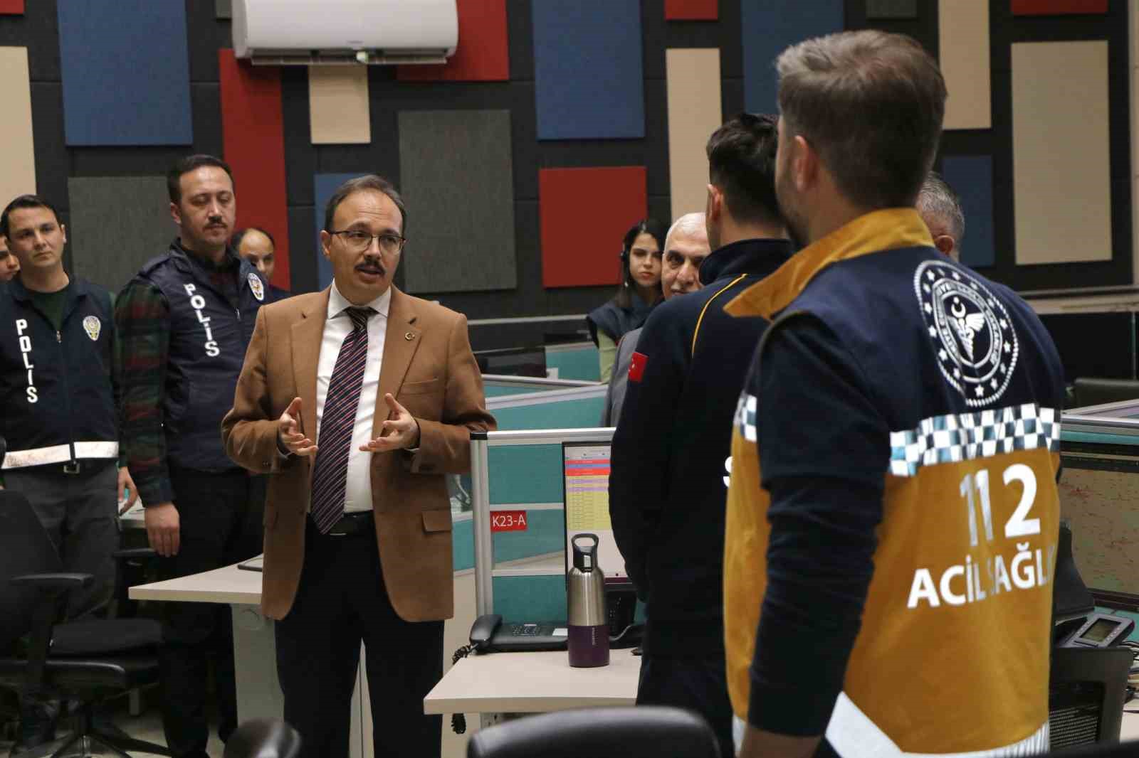 Siirt Valisi Kızılkaya, yeni yılı güvenlik ve sağlık ekipleriyle karşıladı