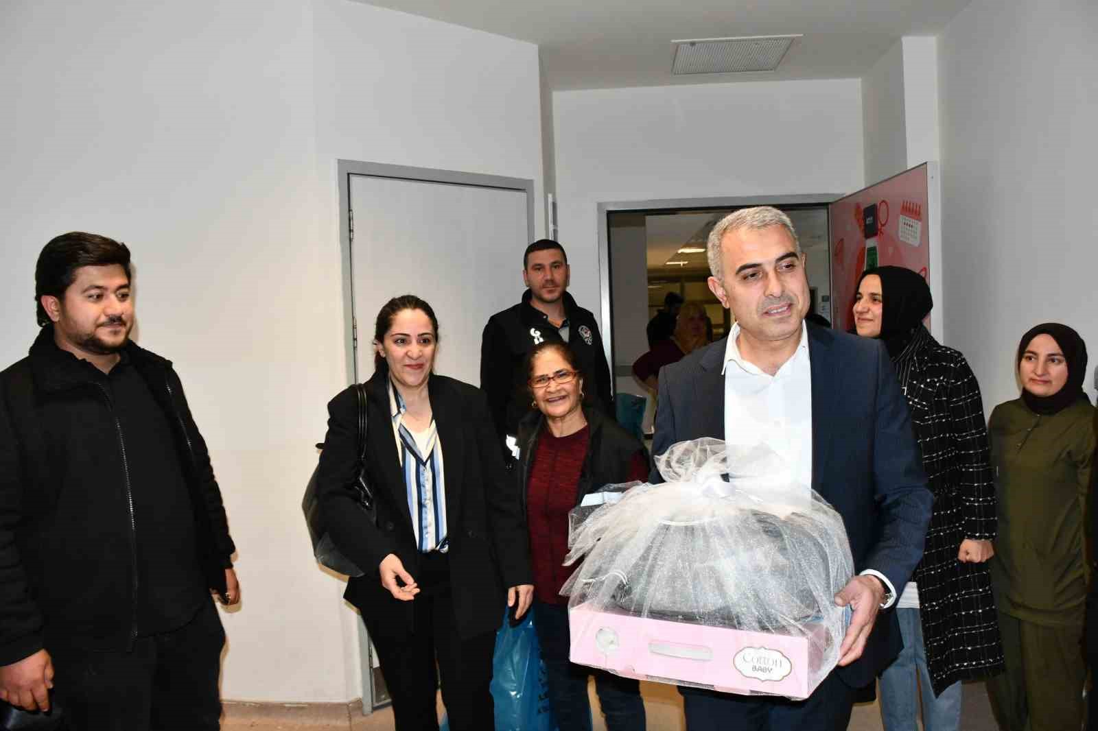 Siverek&rsquo;te 2025 yılının ilk bebekleri d&uuml;nyaya geldi
