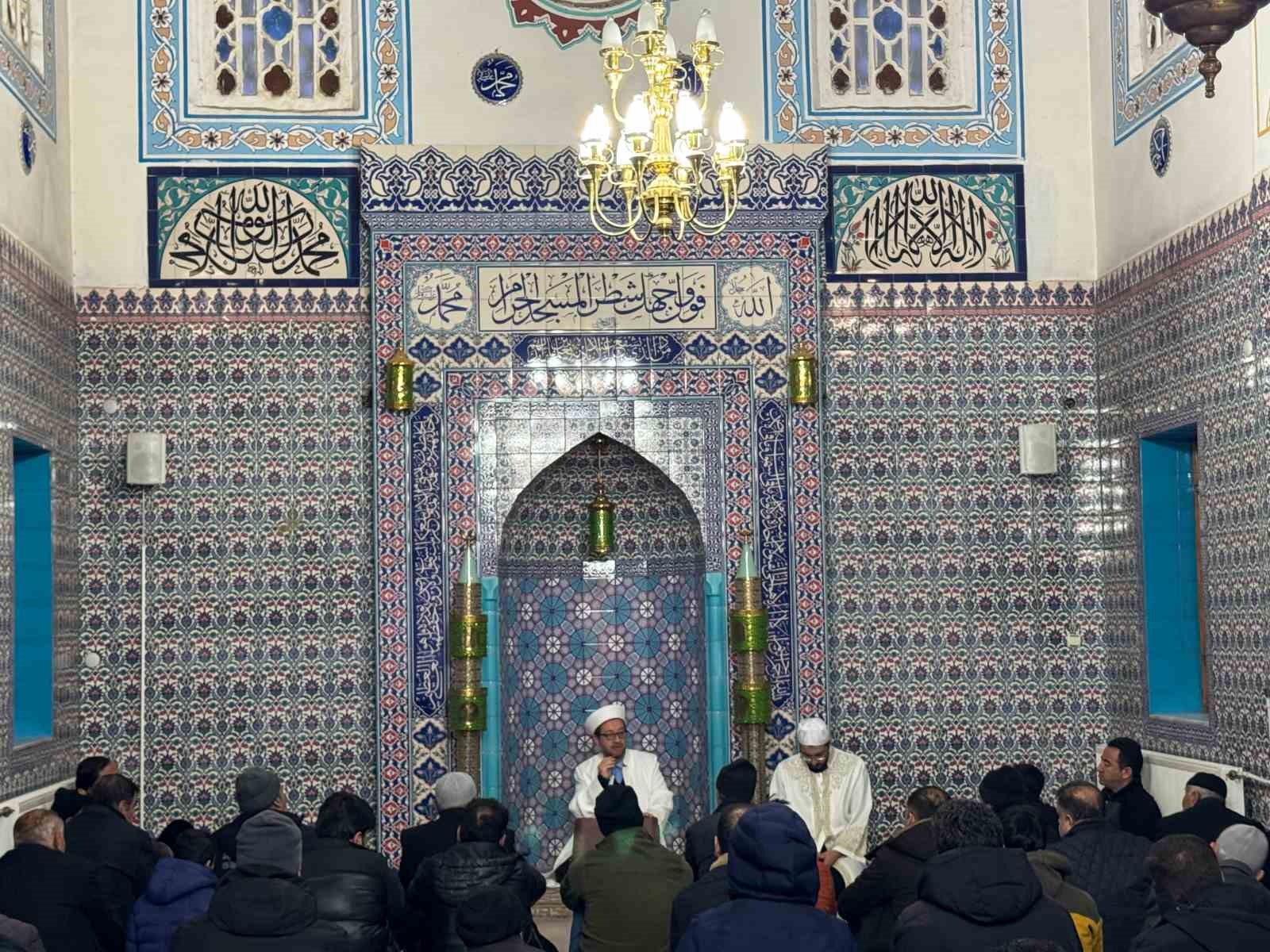 Başkale, yeni yılın ilk sabahında camilerde buluştu