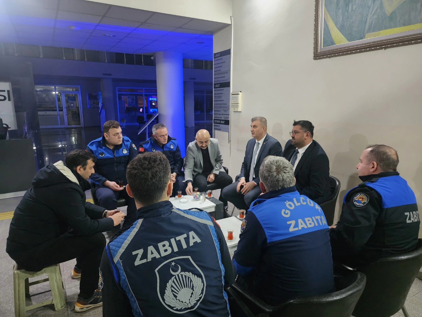 Başkan Sezer görevi başındaki personeli yalnız bırakmadı