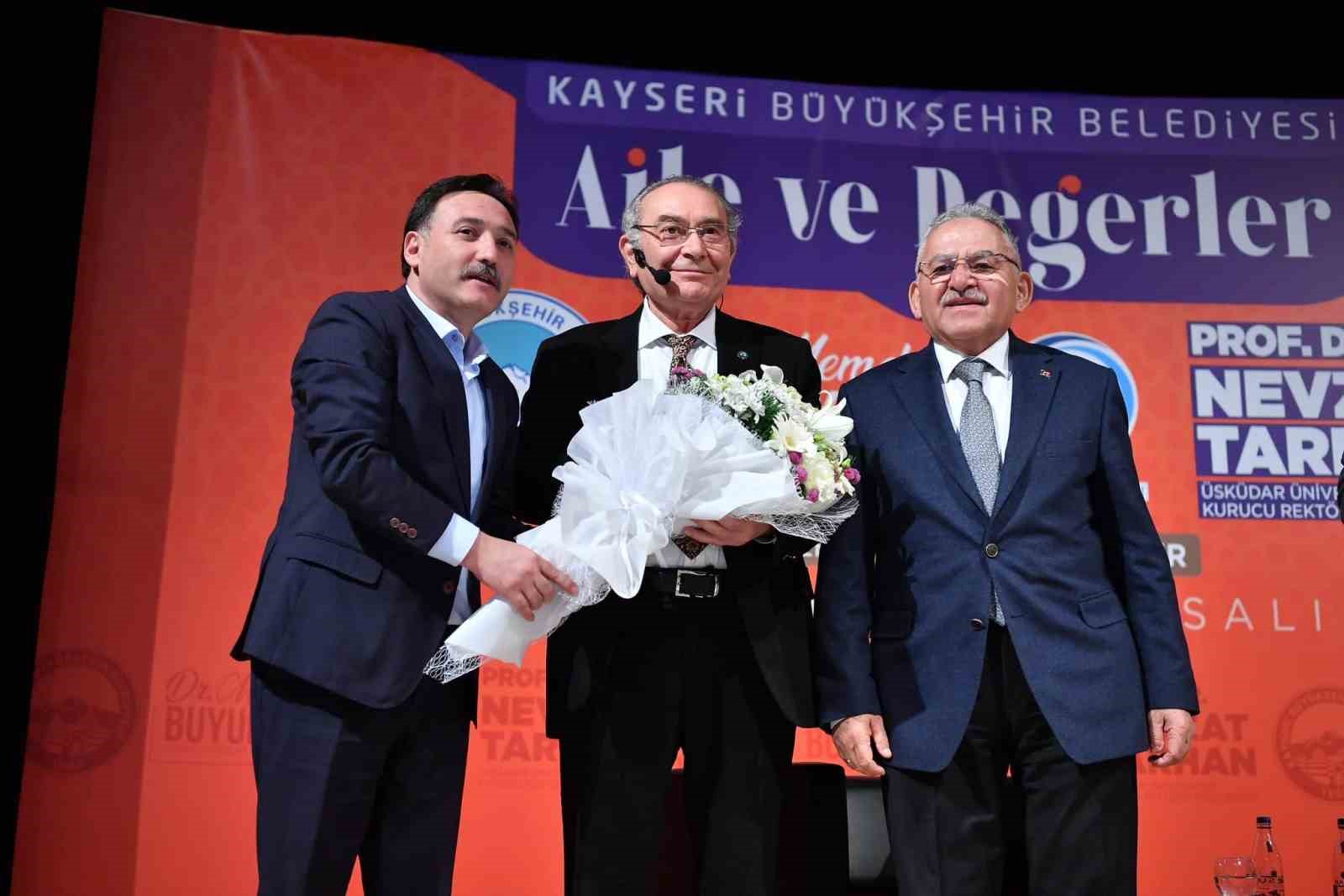 Başkan Büyükkılıç, Aile ve Değerler Konferansı’na katıldı
