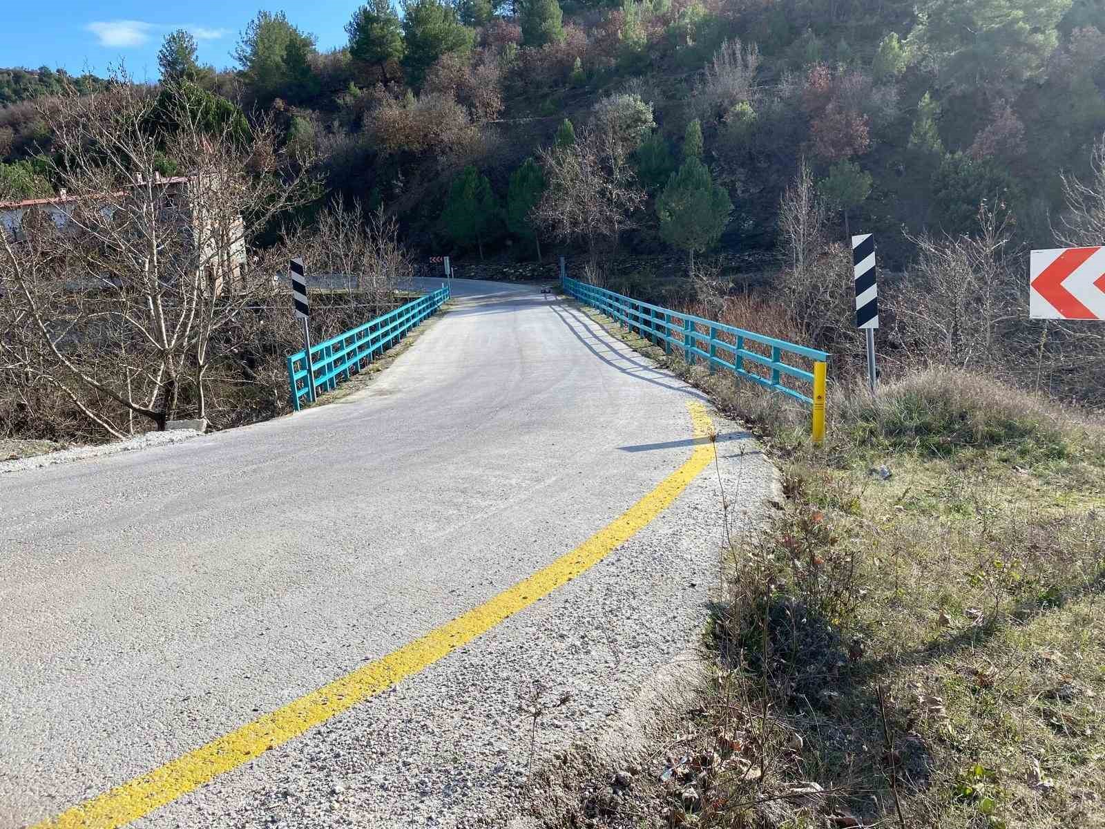 Salihli ve Alaşehir’de köprü korkulukları yenilendi