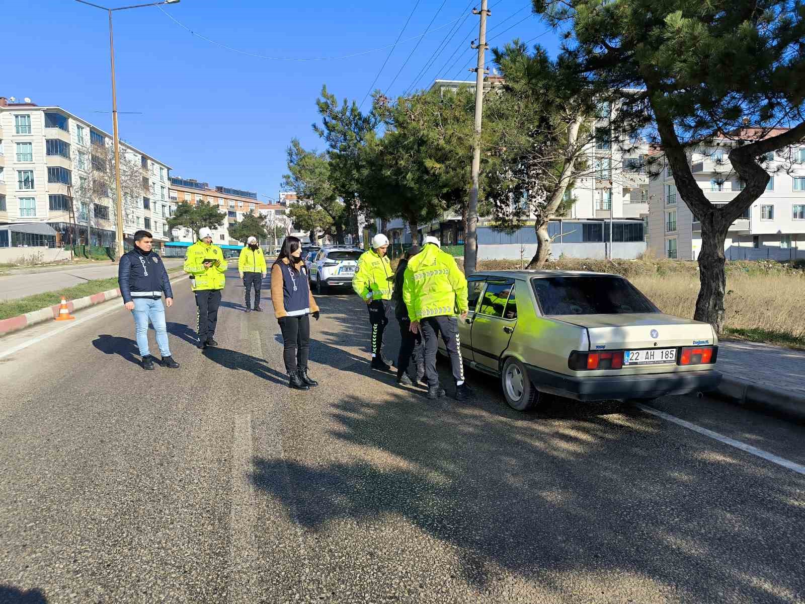 Malkara polisi uygulamada vatandaşların yeni yılını kutladı
