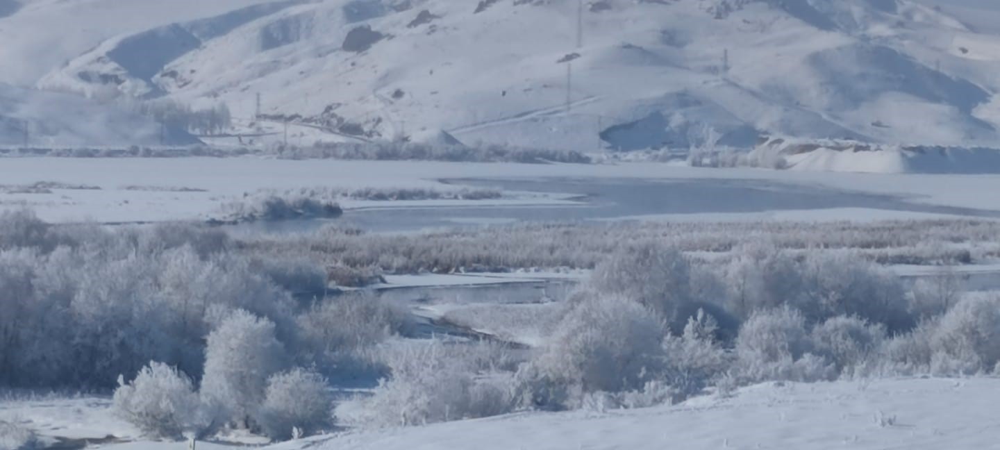 Erzurum’da eksi 25 derecede HES göleti buz tuttu