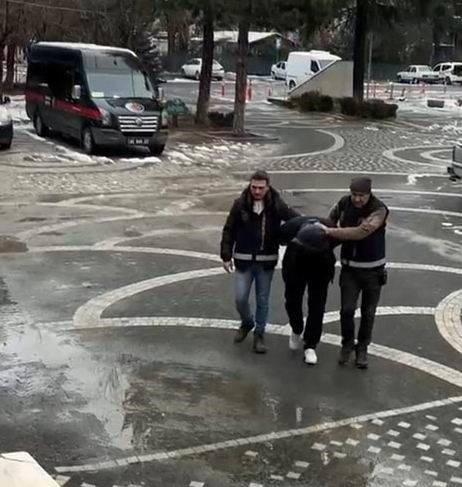 Konya’da otobüsteki yolcunun çantasından uyuşturucu çıktı
