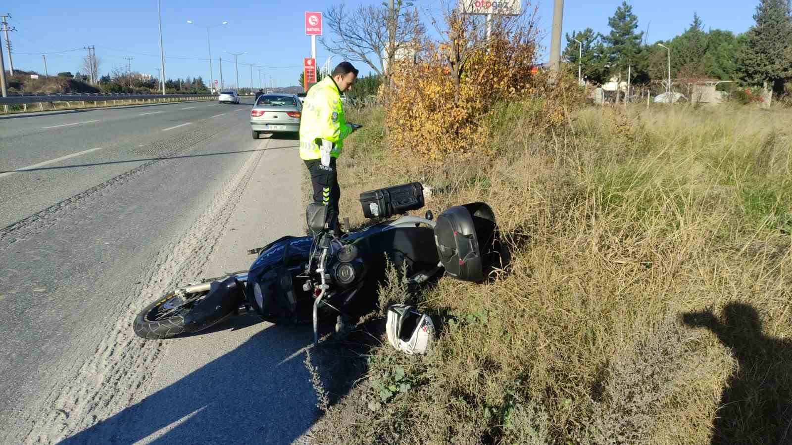 Otomobilin çarptığı motosiklet sürücüsü hayatını kaybetti